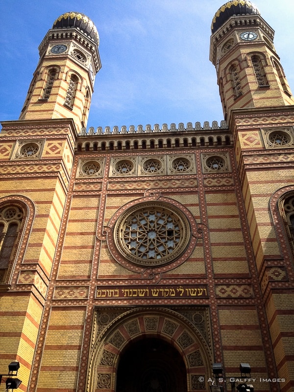 image of the Jewish Synagogue, one of the Pest side attractions image of the Jewish Synagogue, one of the Pest side attractions