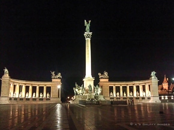 Heroes' Square at Night