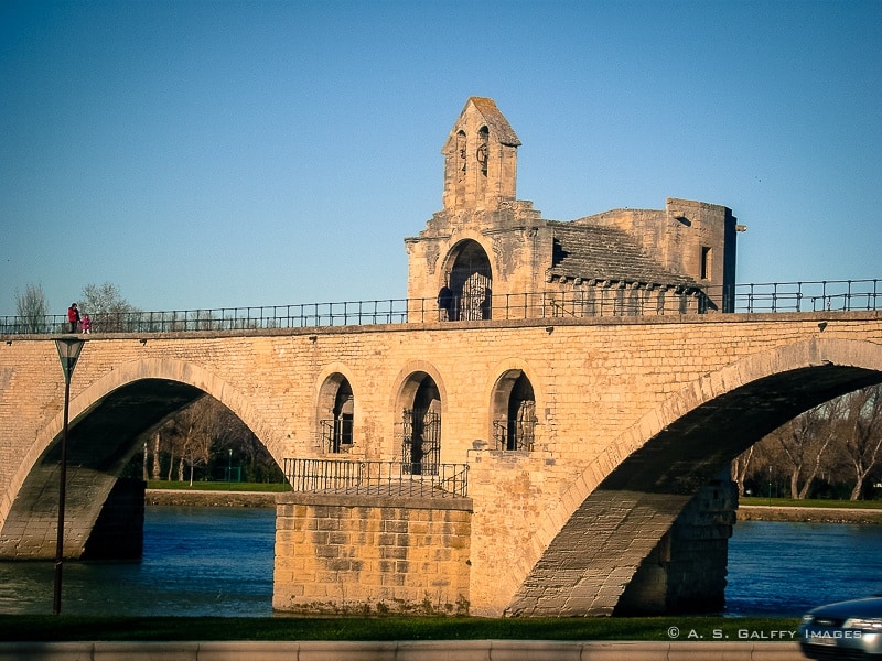 saint nicholas chapel on the bridge of avignon