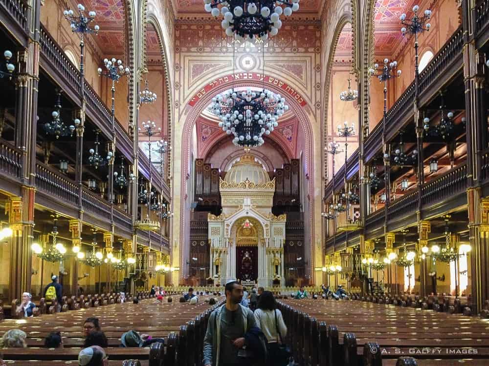 image showing the interior of jewish synagogue in Budapest image showing the interior of jewish synagogue in Budapest